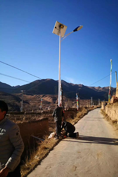 青海循化县尕楞乡哇龙村道亮灯 青海循化县尕楞乡哇龙村道亮灯